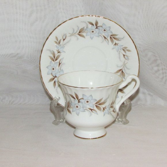 Royal Standard Dawn Fine Bone China Cup & Saucer England Floral Cottagecore - Picture 1 of 7